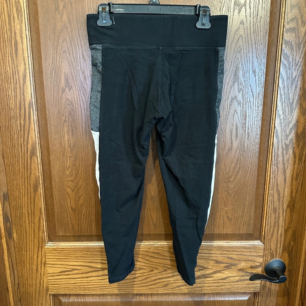 Victoria's Secret Pink Yoga Crop Leggings Black White Gray Lattice Ankle M - Picture 4 of 5